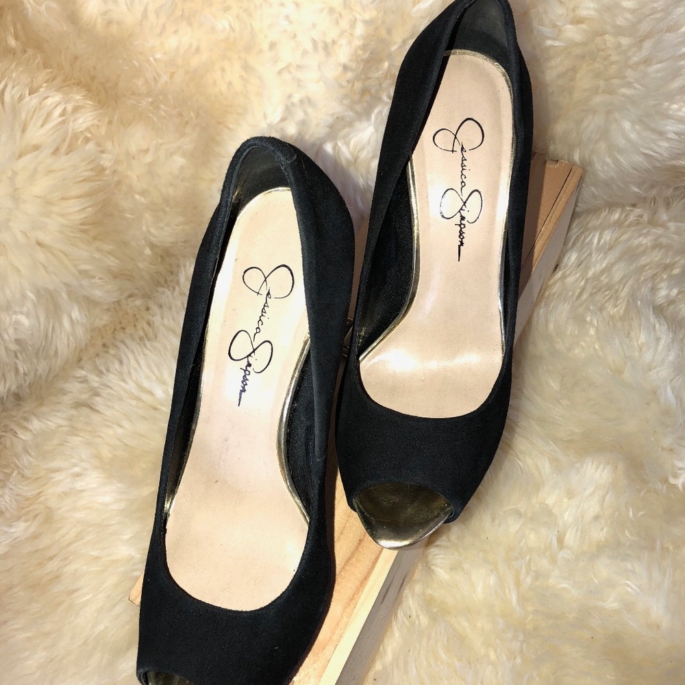 Jessica Simpson Black and Gold Pumps - Picture 8 of 8